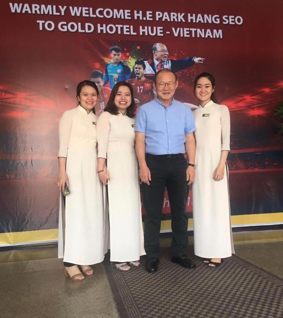 Gold Hotel Hue Buitenkant foto