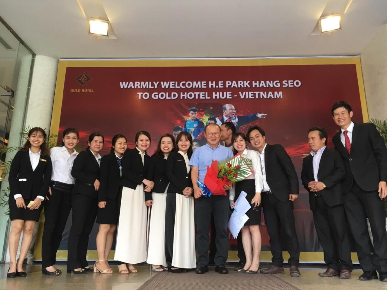 Gold Hotel Hue Buitenkant foto