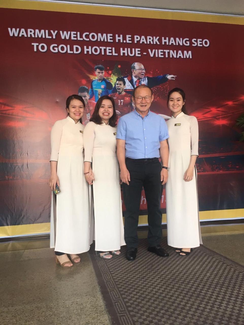 Gold Hotel Hue Buitenkant foto